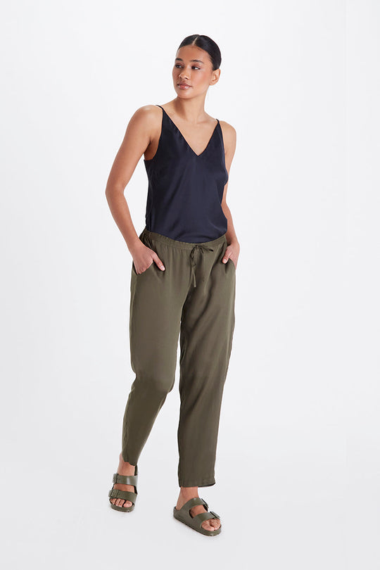 Cropped Peg Leg Pant | Pant | TENCEL™